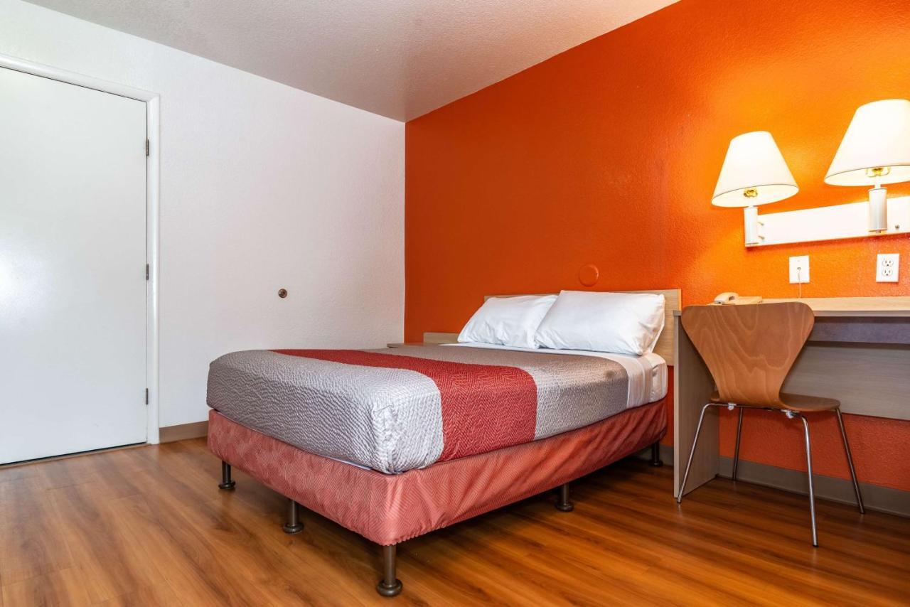 Motel 6-Palm Springs, Ca - East - Palm Canyon Bagian luar foto