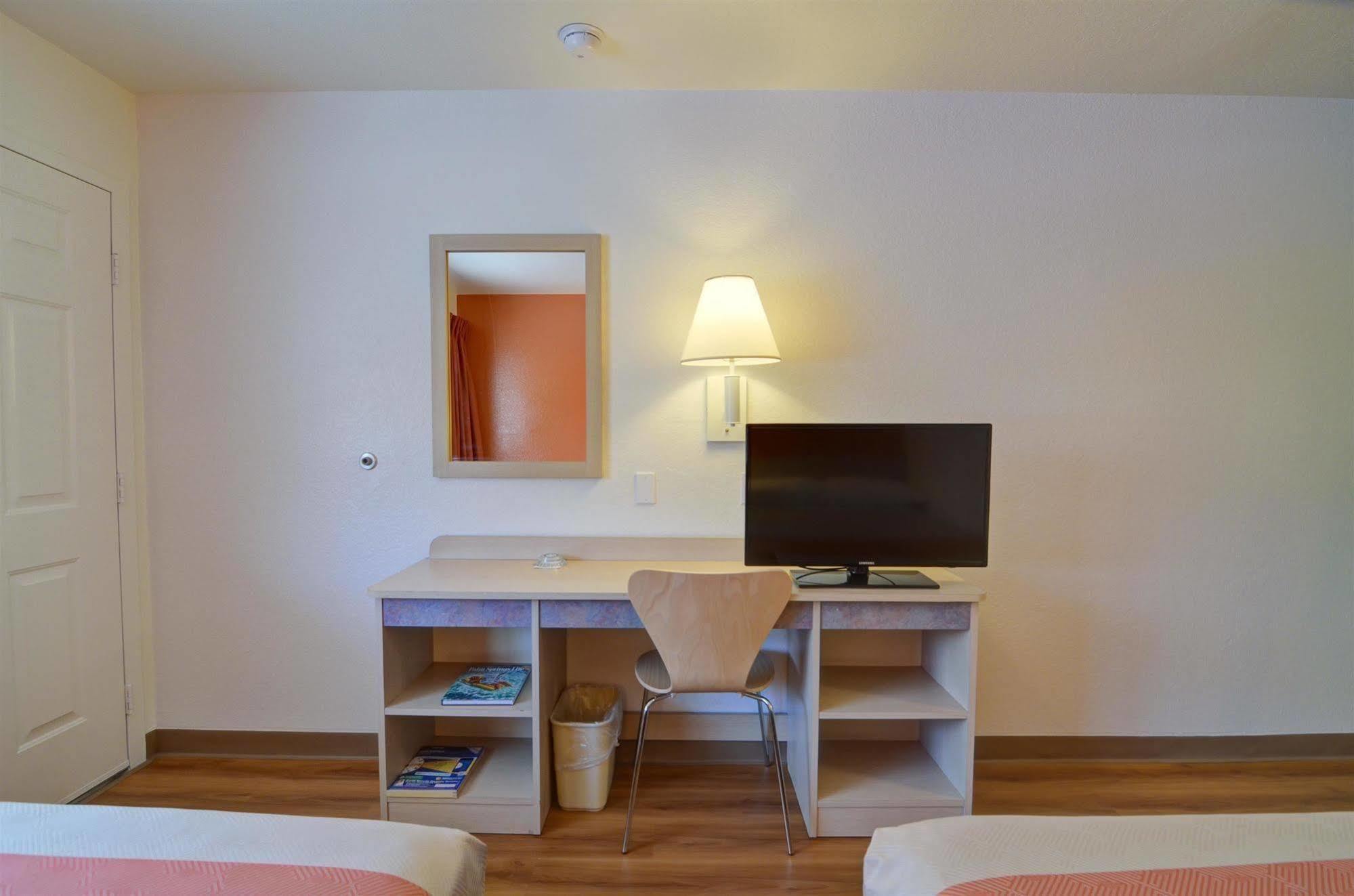 Motel 6-Palm Springs, Ca - East - Palm Canyon Bagian luar foto