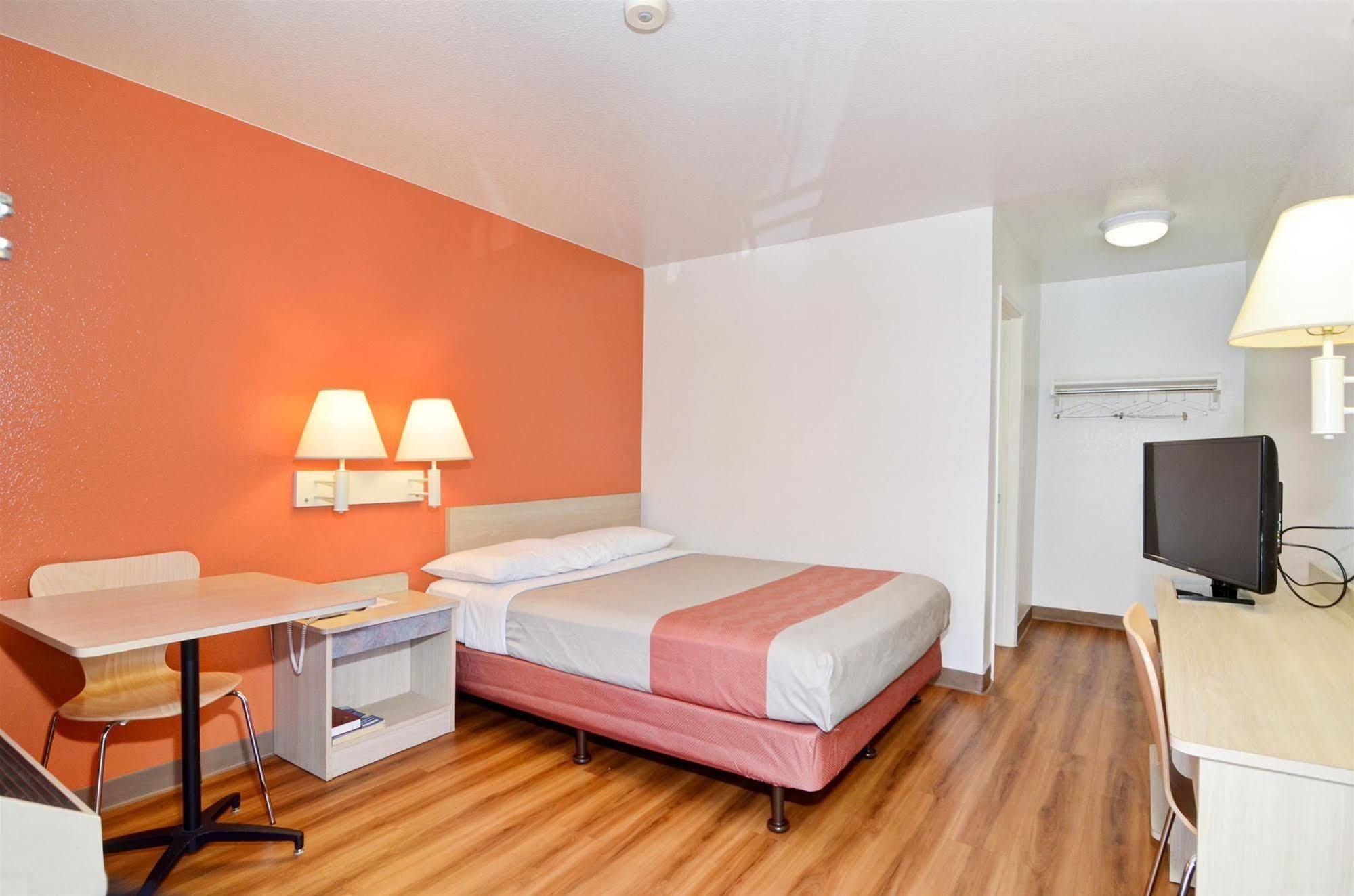 Motel 6-Palm Springs, Ca - East - Palm Canyon Bagian luar foto