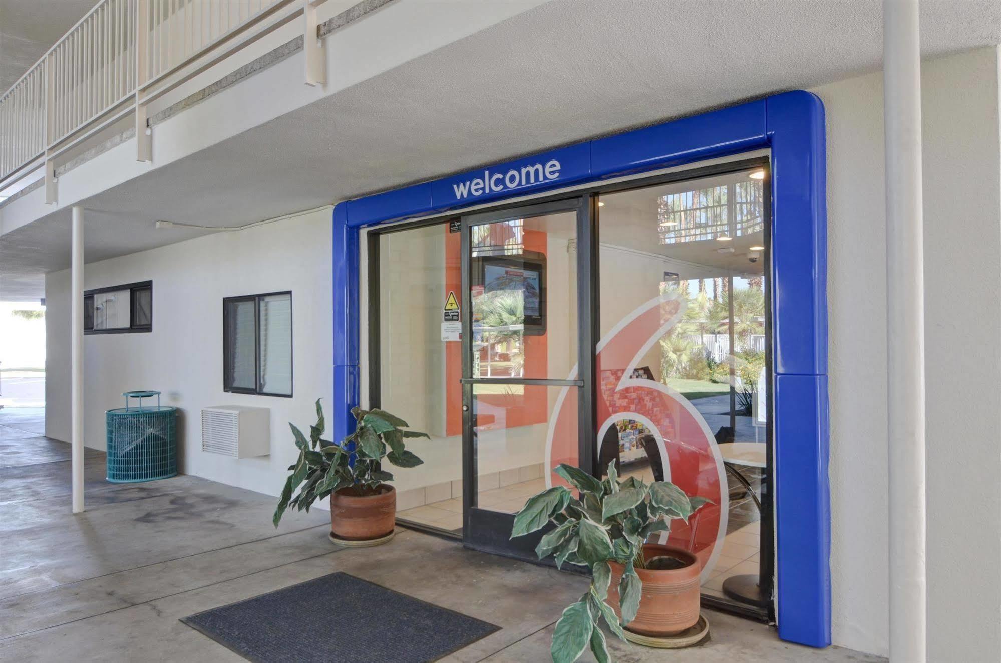 Motel 6-Palm Springs, Ca - East - Palm Canyon Bagian luar foto